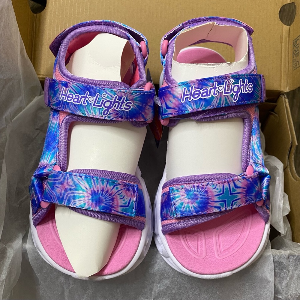 Sketcher’s 11 Girls Heart Light Up Sandals